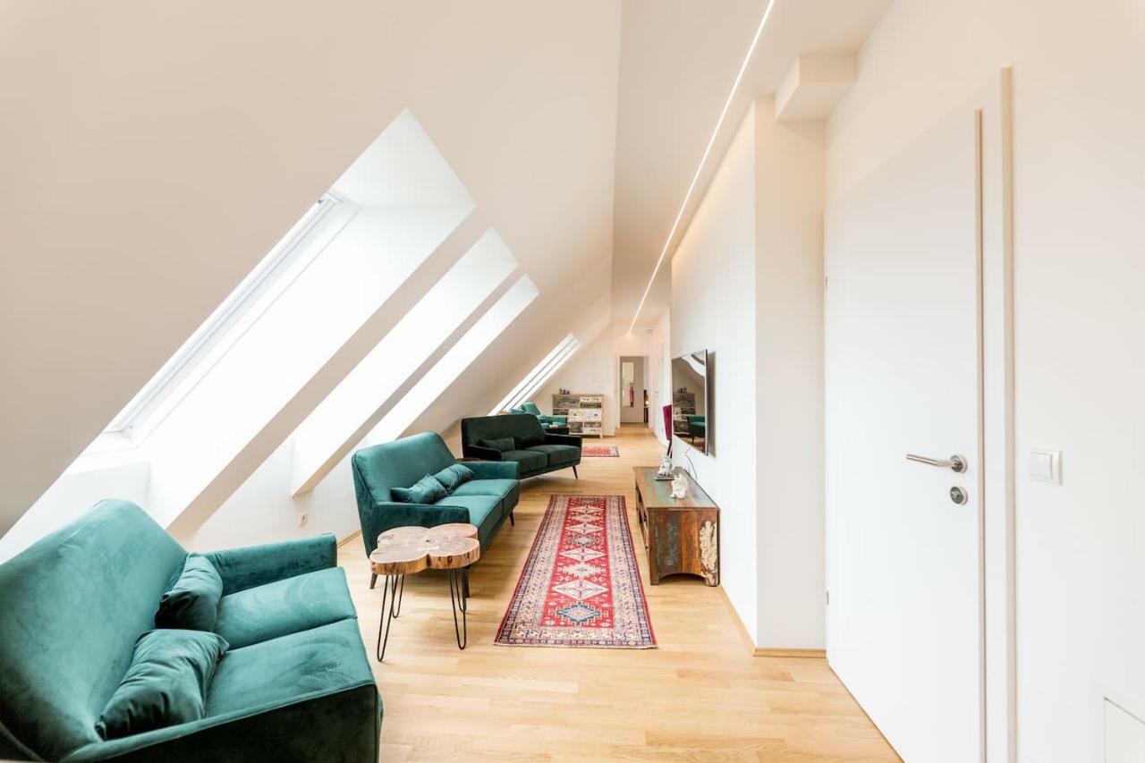 Große Dachgeschosswohnung im Herzen von Graz Exterior foto
